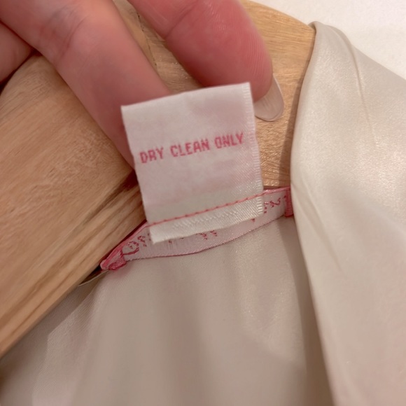 100% Silk Blouse with Bow Detail - Sz XS - Picture 7 of 7